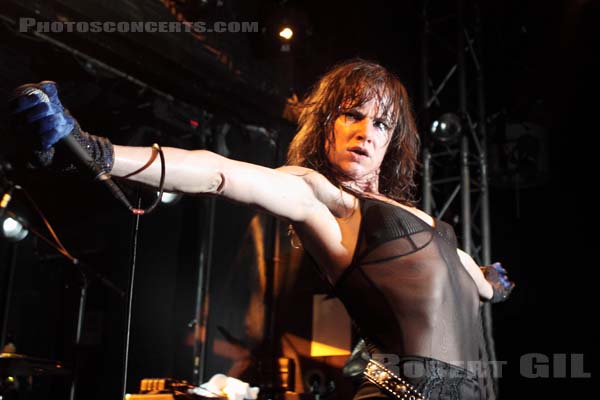 JULIETTE LEWIS - 2010-05-22 - PARIS - La Fleche d'Or - 